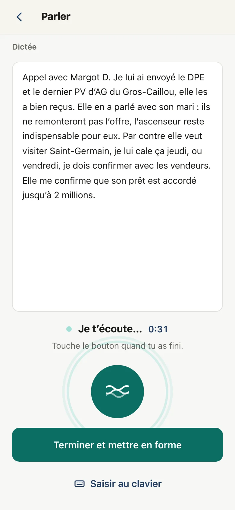 L’écran de dictée en pleine écoute : « Je t’écoute… », et le texte de la dictée sur Margot D. qui s’affiche au fil de la voix.